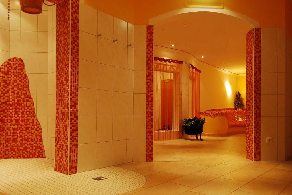 A bathroom at Gasthaus-Landhotel Traunstein