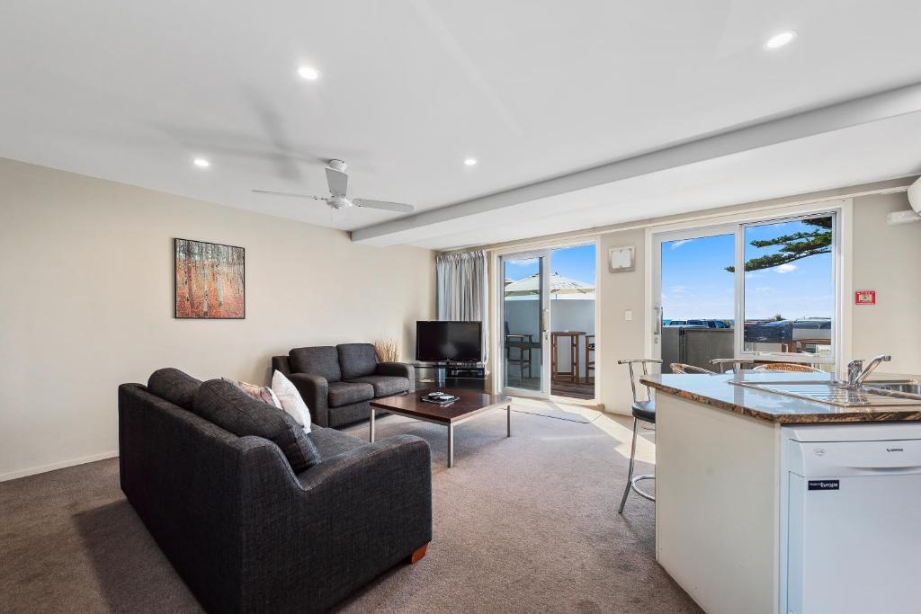 Pavilion Beachfront Apartments - Resim 32