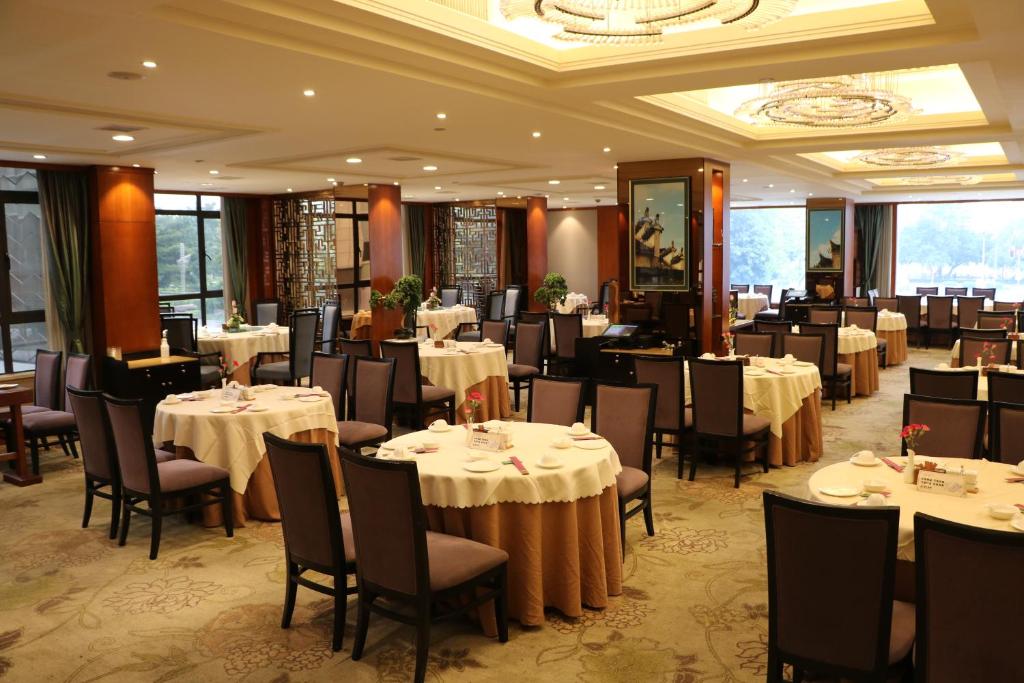 Restaurace v ubytování Rongjiang Hotel