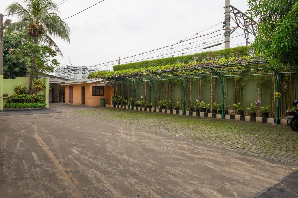 Zahrada ubytování RedDoorz Plus near Ancol