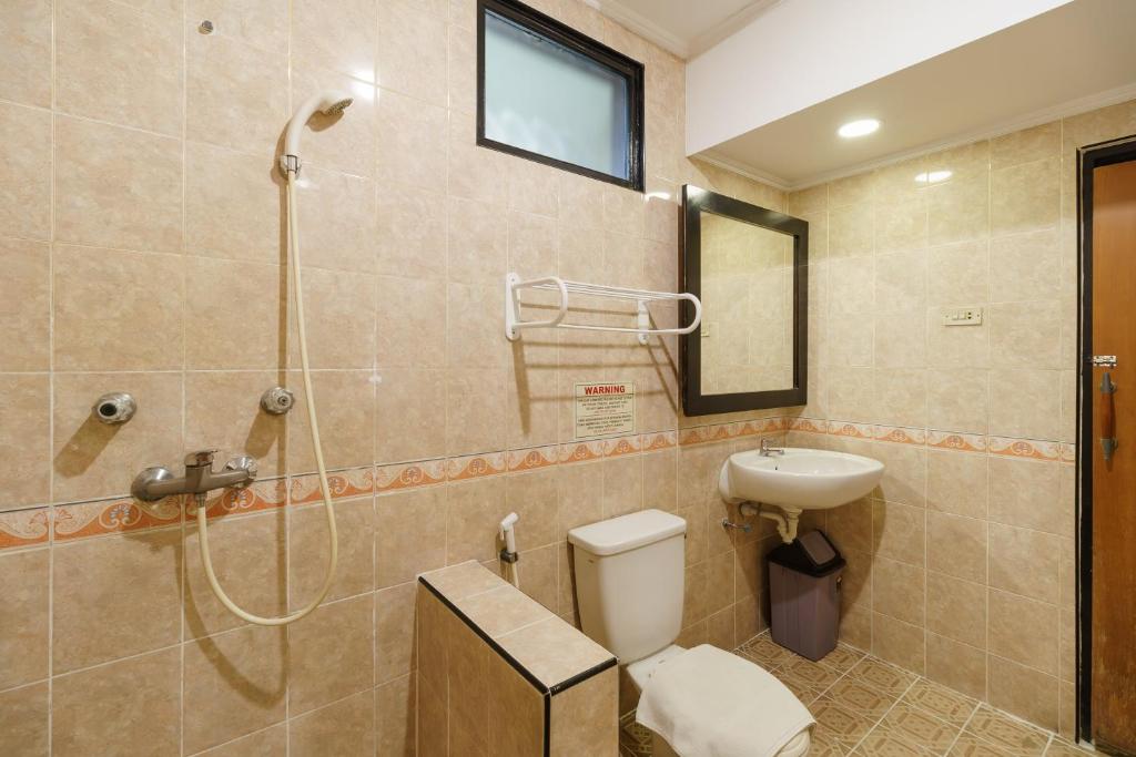 Koupelna v ubytování RedDoorz Plus near Ancol