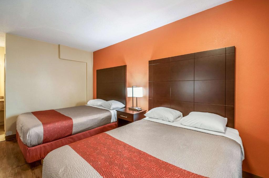 Postel nebo postele na pokoji v ubytování Motel 6-Washington, DC - Convention Center