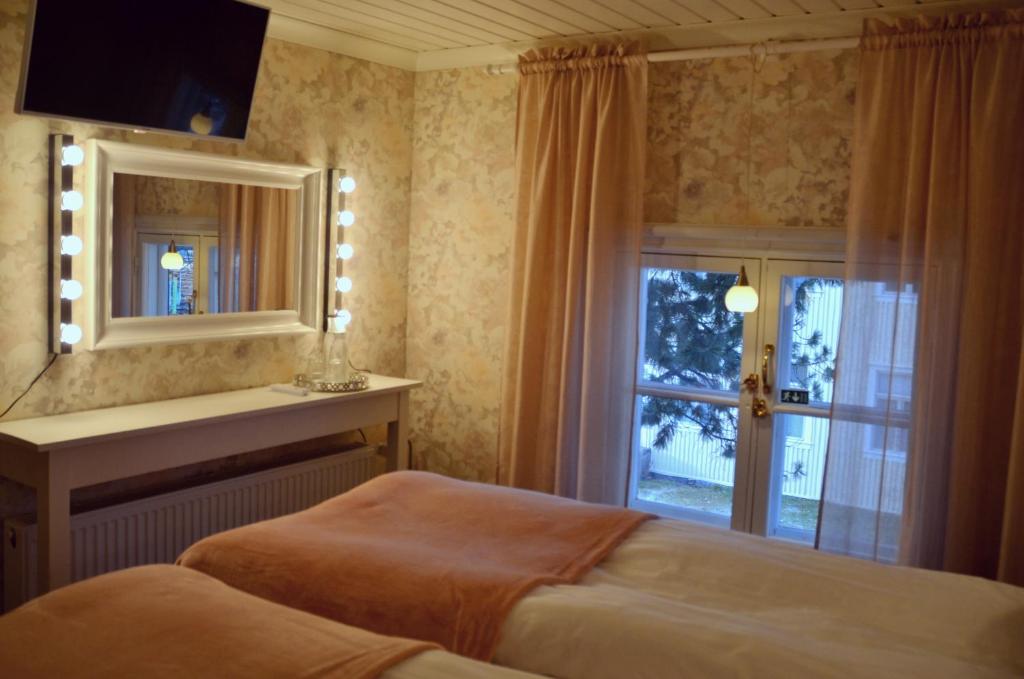 Putiikkihotelli Kemi 1932 - Twin Room With Shared Bathroom