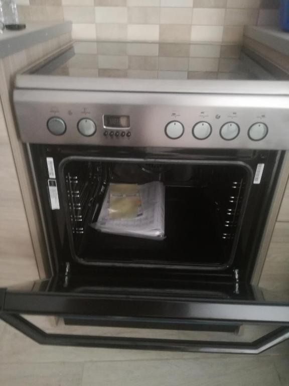 Kuchyň nebo kuchyňský kout v ubytování JK's GUESTHOUSE KARDAMAINA
