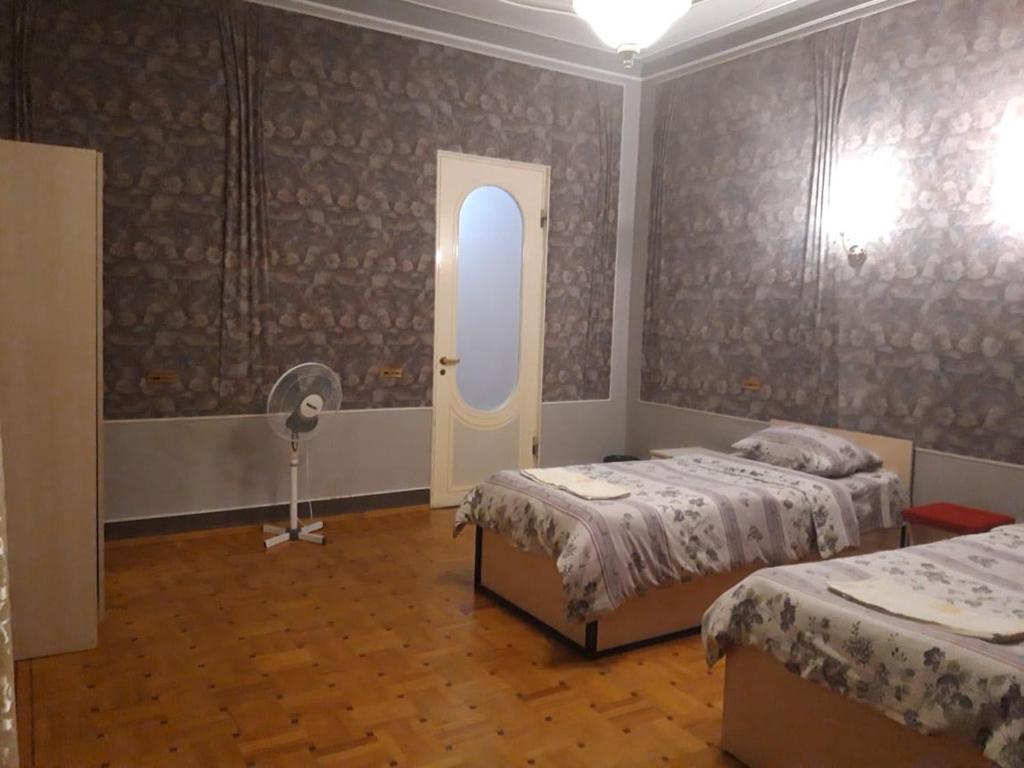Postel nebo postele na pokoji v ubytování Royal Boutique Hotel on Kievyan