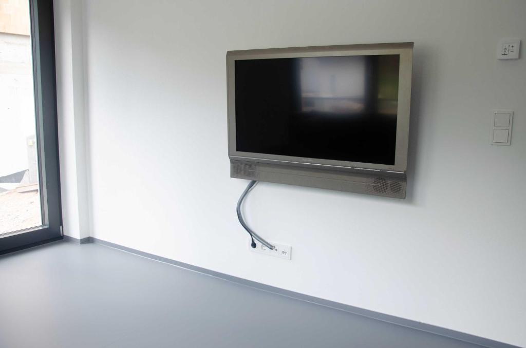 TV a/nebo společenská místnost v ubytování BikeHikeSleep Apartments
