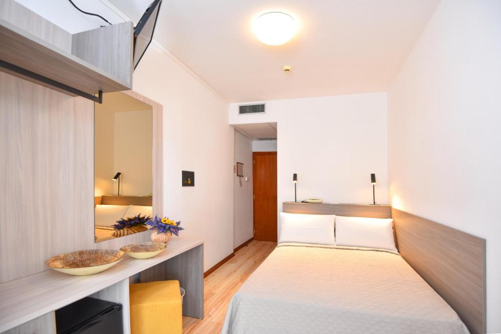 Postel nebo postele na pokoji v ubytování Hotel Excelsior