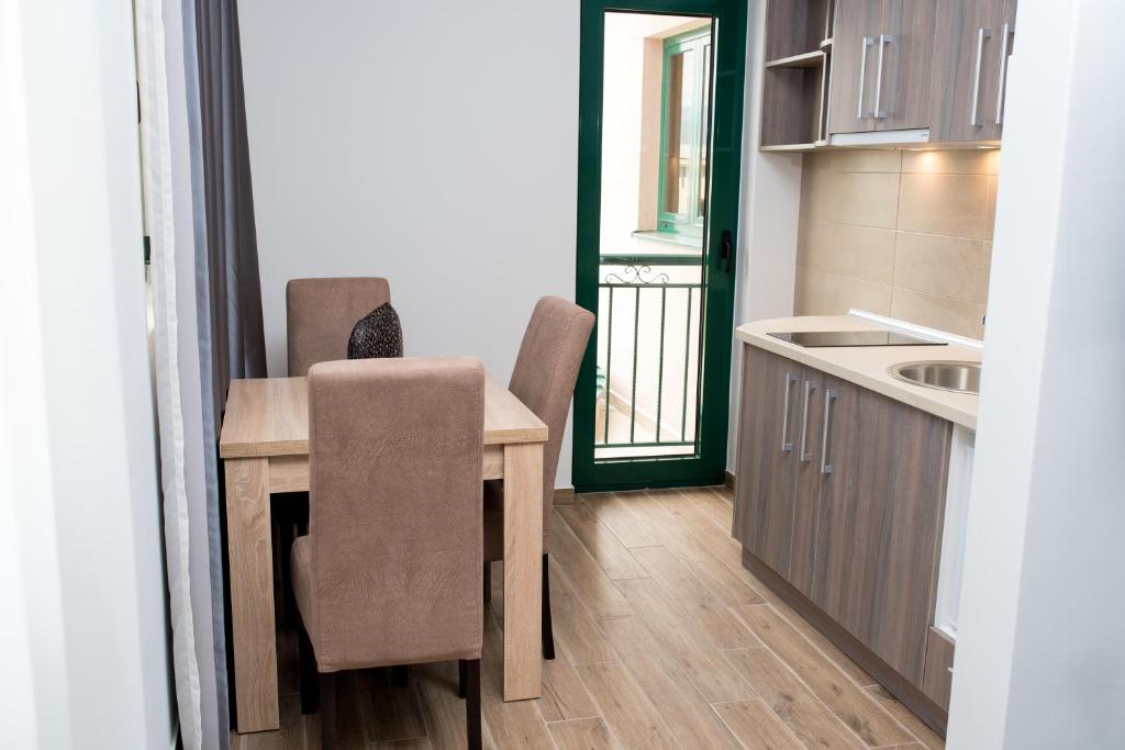 Kuchyň nebo kuchyňský kout v ubytování IPN APARTMENTs