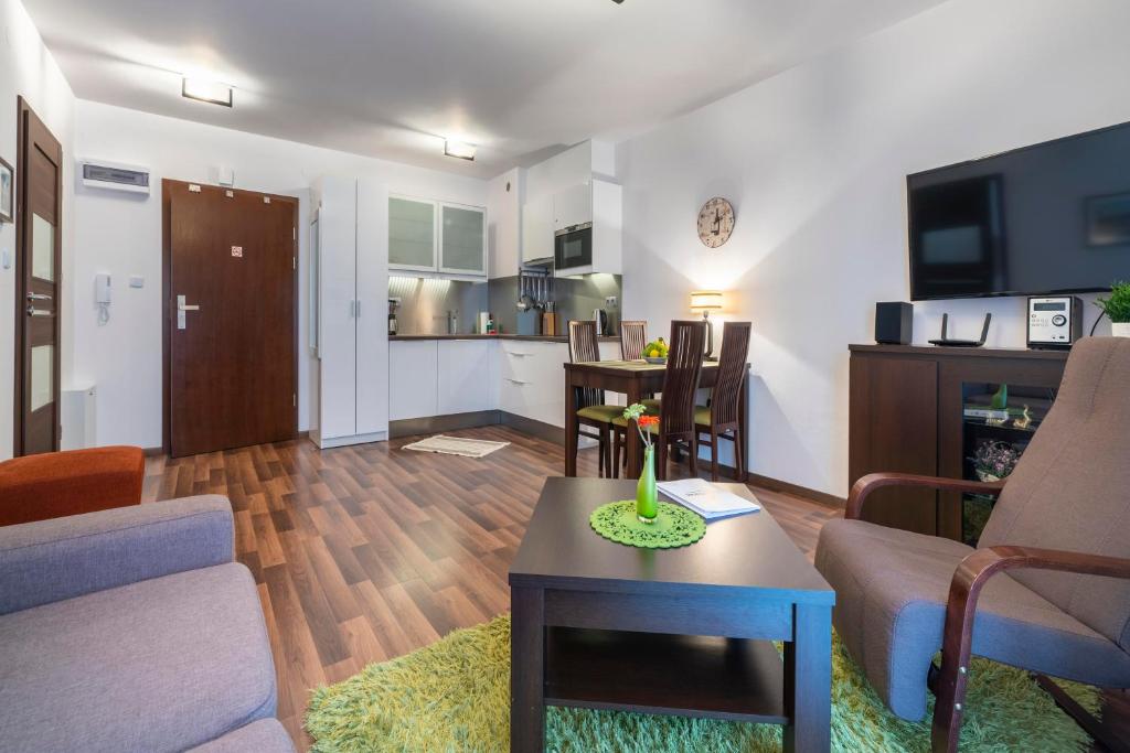 Kuchnia lub aneks kuchenny w obiekcie RentPlanet - Apartamenty Szrenica