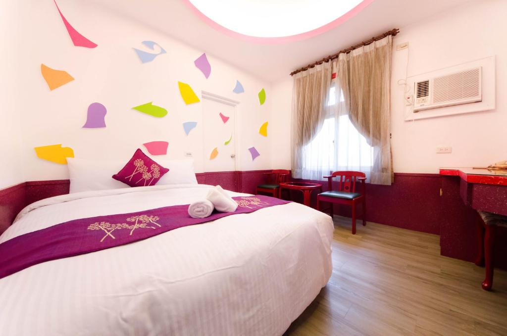 Postel nebo postele na pokoji v ubytování 墾丁南海旅店
