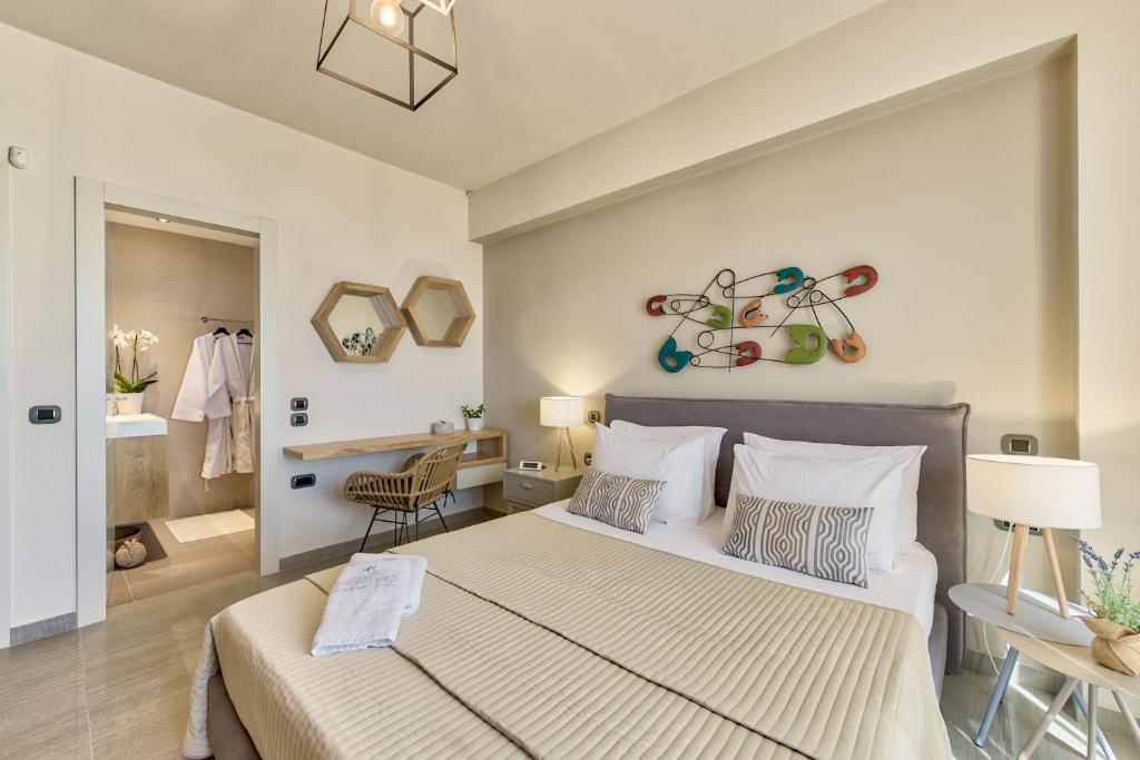 Postel nebo postele na pokoji v ubytování Pasithea Elegant Villa