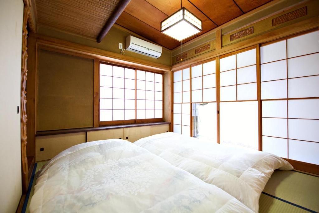 Postel nebo postele na pokoji v ubytování Gunma House