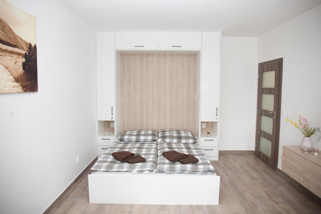 Postel nebo postele na pokoji v ubytování Apartmán Horní Mísečky J4