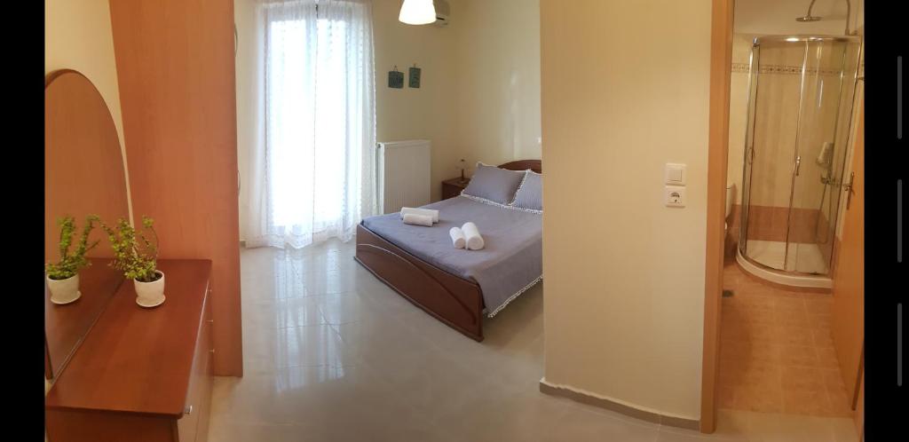 Postel nebo postele na pokoji v ubytování Sharon's Stone Villa