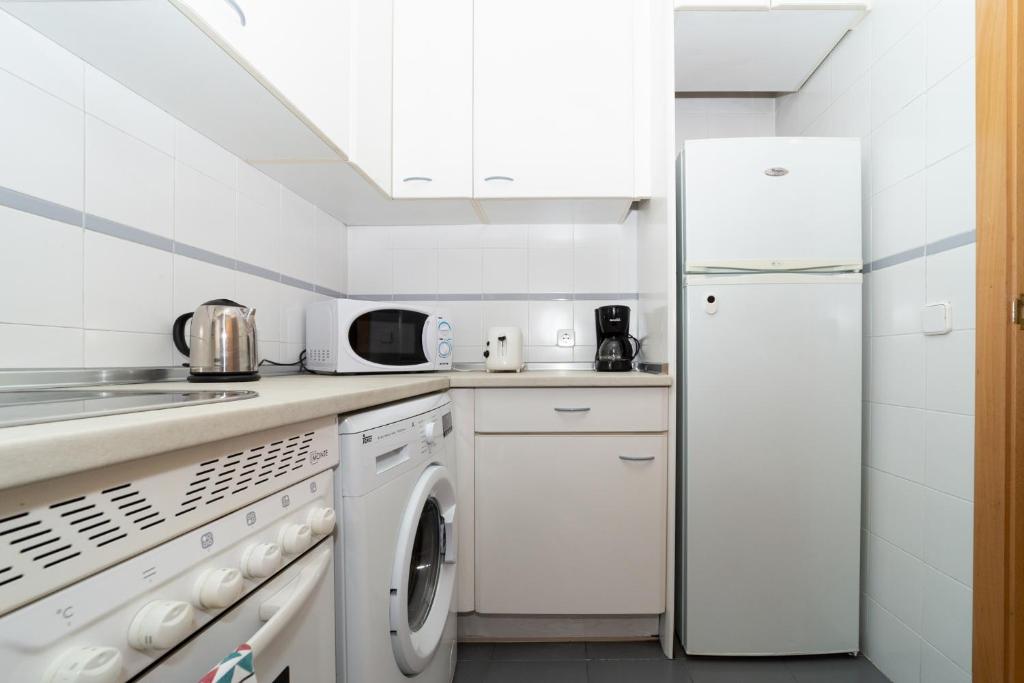 A kitchen or kitchenette at Apartamentos Plaza de España