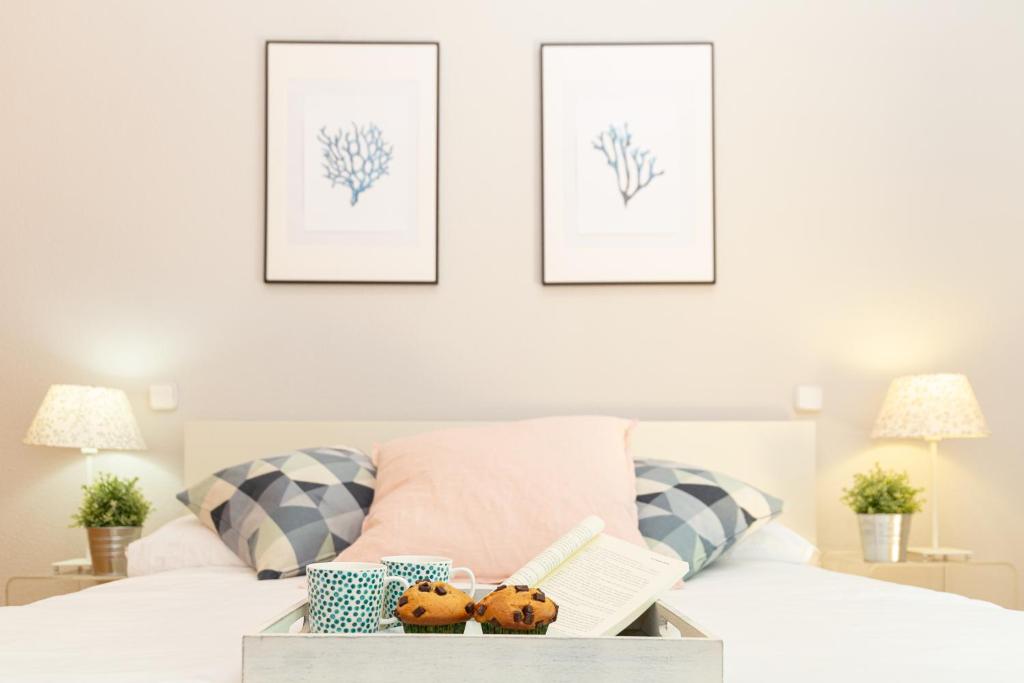 A bed or beds in a room at Apartamentos Plaza de España