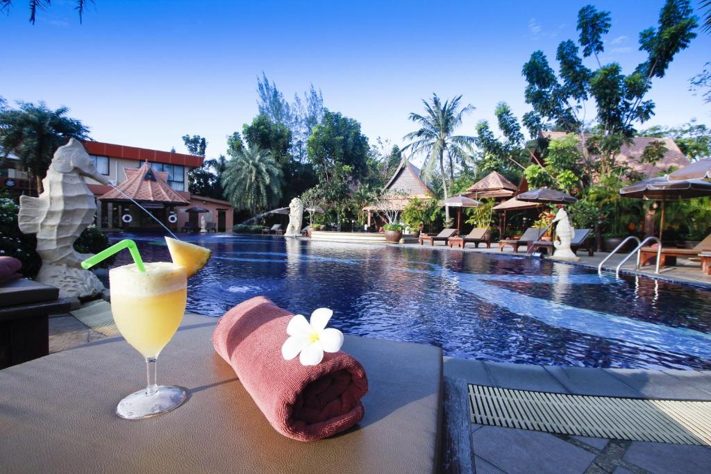 Bazén v ubytování Baan Grood Arcadia Resort & Spa nebo v jeho okolí