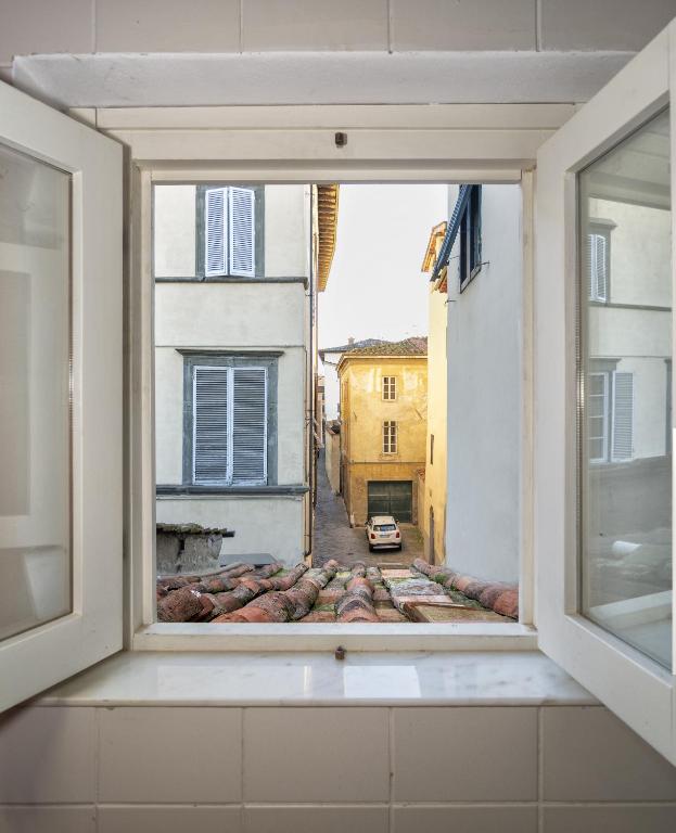 an open window with a view of a street at Affittacamere del Centro in Lucca