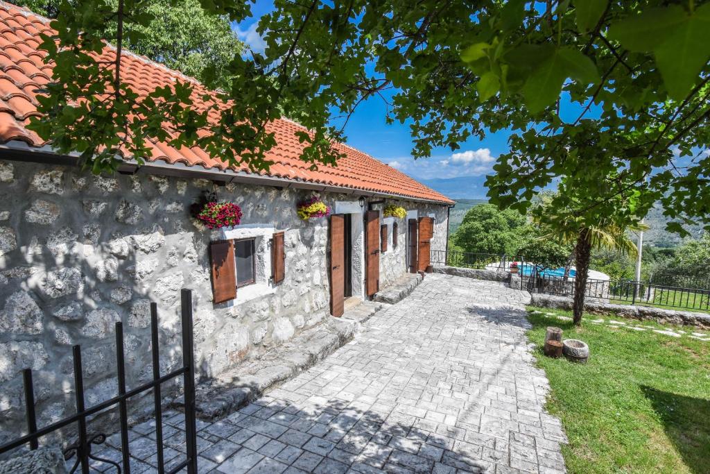 GRANDFATHER'S Secret - Superior Villa