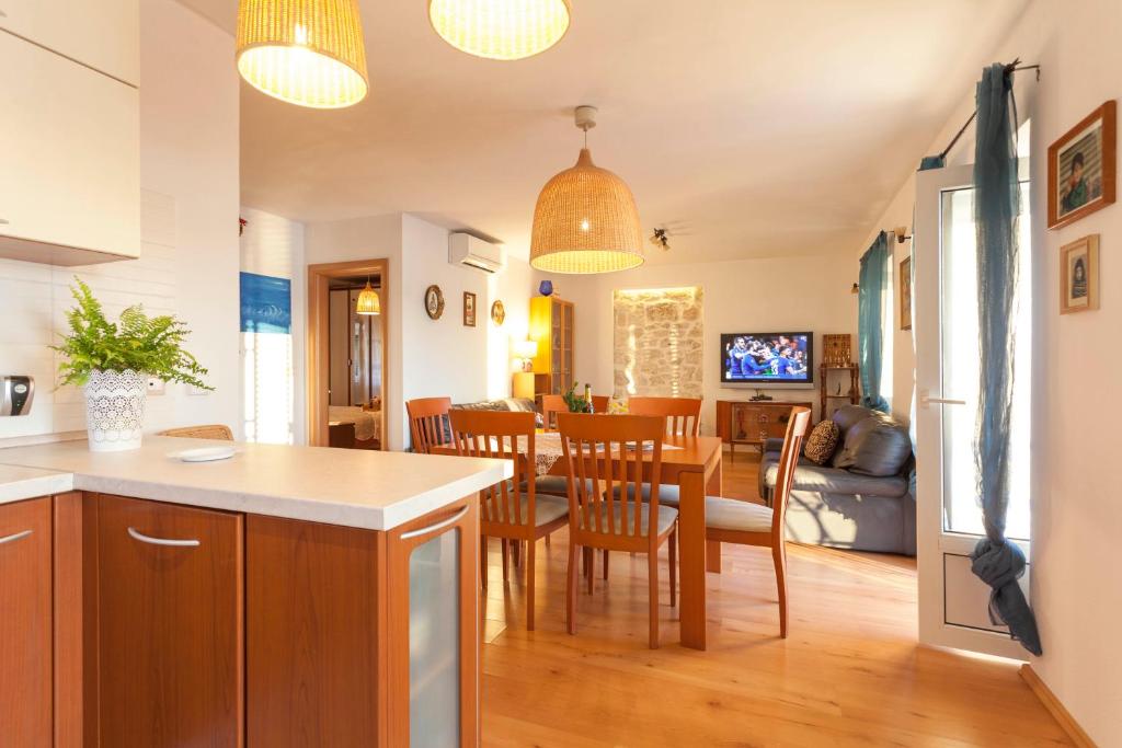 Kuchyňa alebo kuchynka v ubytovaní Penthouse SLavija