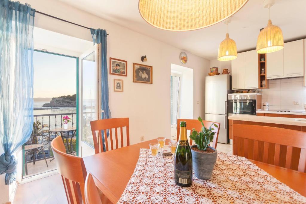 Kuchyňa alebo kuchynka v ubytovaní Penthouse SLavija