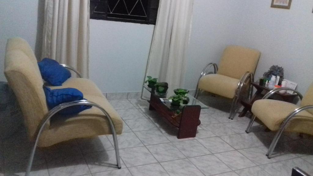 a waiting room with chairs and a table at Residencia em Brasilia in Brasilia