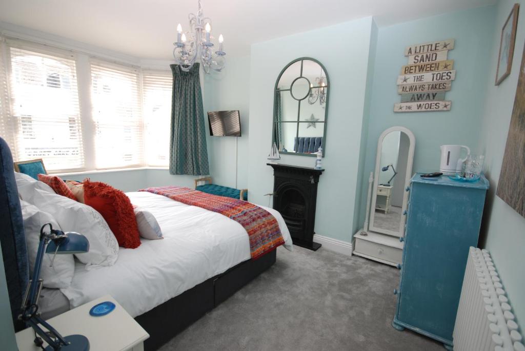 Postel nebo postele na pokoji v ubytování Weymouth Vegan B&B