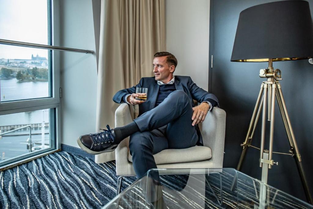 Dancing House - Tancící dum hotel - Resim 12