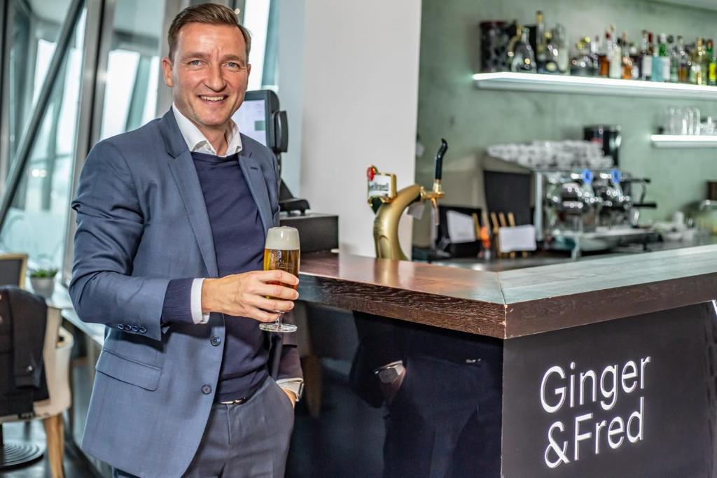 Dancing House - Tancící dum hotel - Resim 18