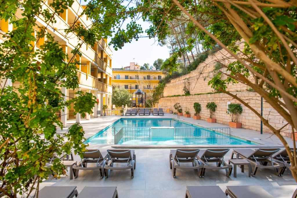 Bazén v ubytování FLOR los Almendros Hotel nebo v jeho okolí