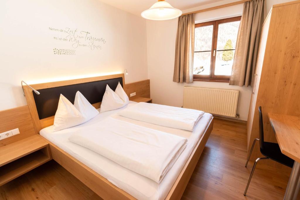 Postel nebo postele na pokoji v ubytování Landhotel - Apartments Bauer
