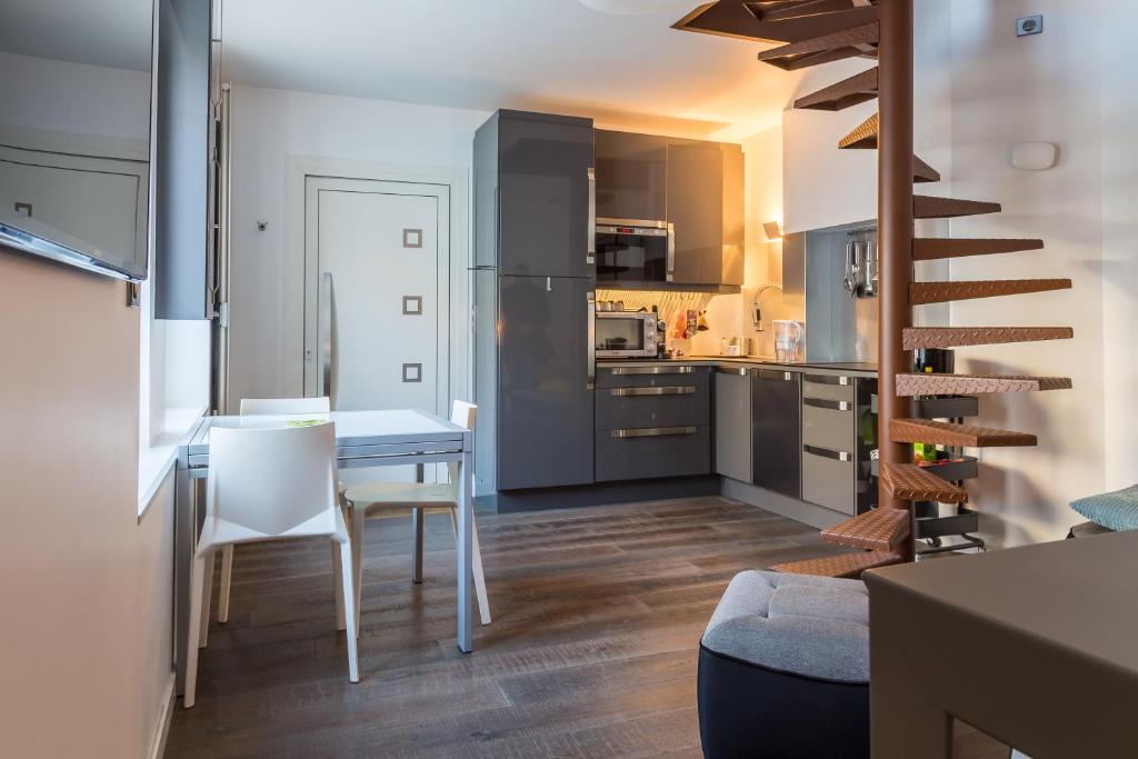 a kitchen and dining room with a table and a stair at LOFT AU COEUR DE LA VALLÉE DE LA LOIRE in Montlouis-sur-Loire