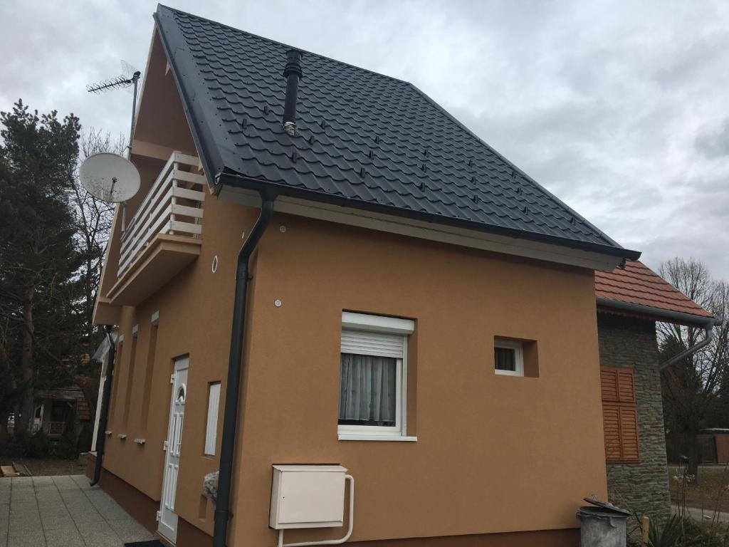 Pesti Apartmanház 9740 Bük, 5 Juharfa sor kép - 1