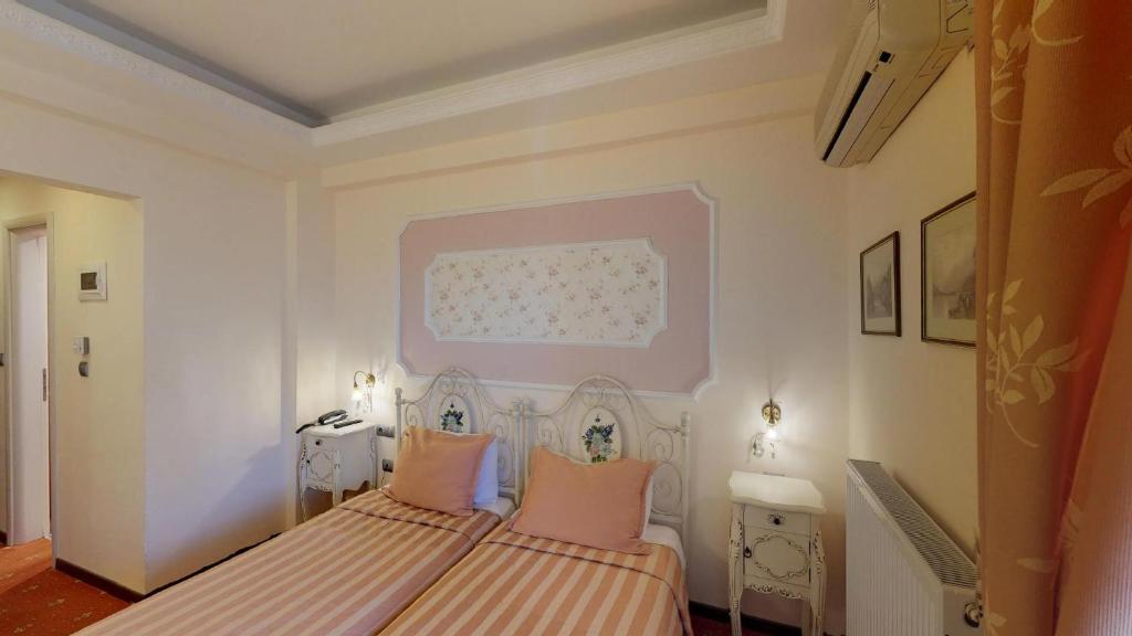 Postel nebo postele na pokoji v ubytování Hotel Mirto