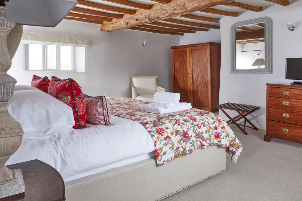 The George Inn - Deluxe King Room