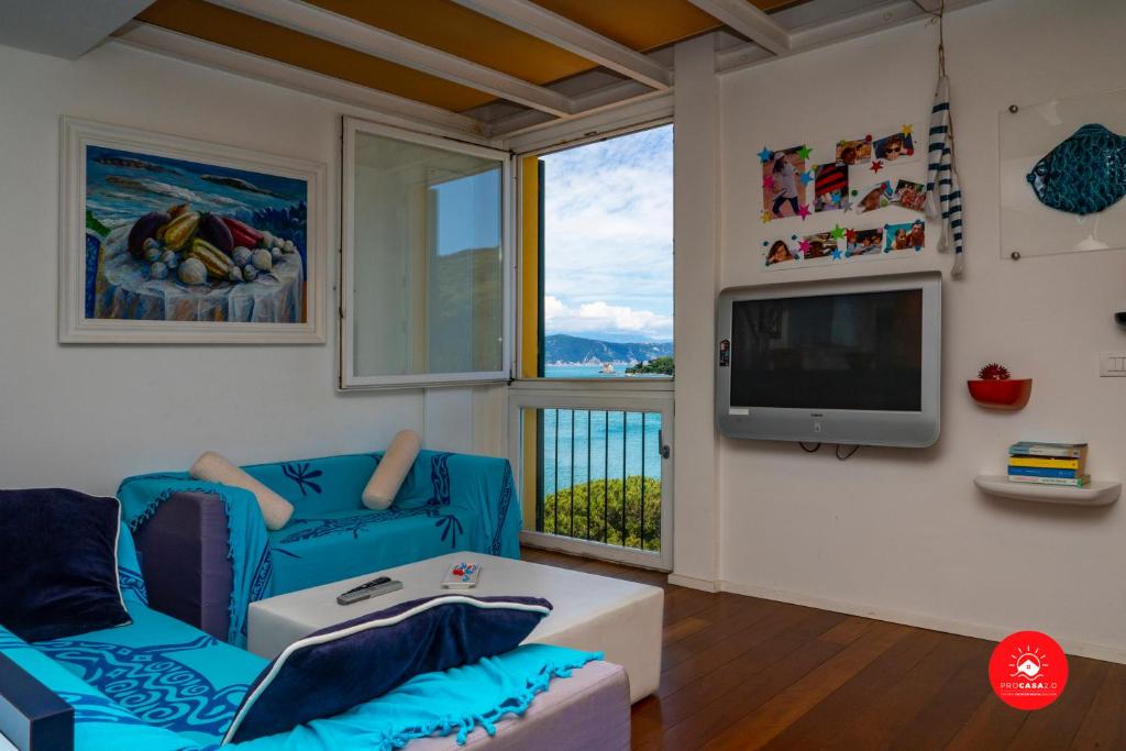 La Casa dagli Occhi Blu - Housity