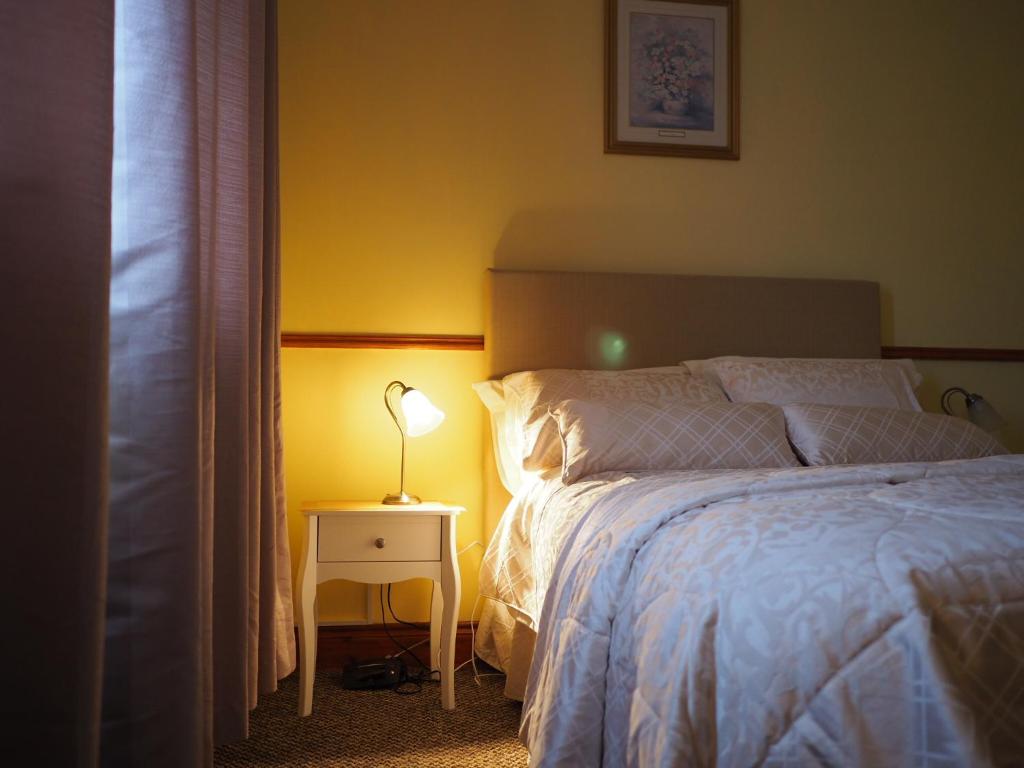 Postel nebo postele na pokoji v ubytování Inglewood Lodge B&B
