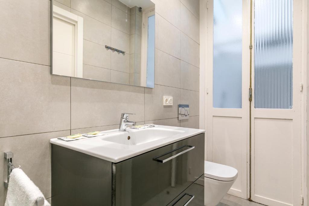 Koupelna v ubytování Zurriola Suites2 by Forever Rentals