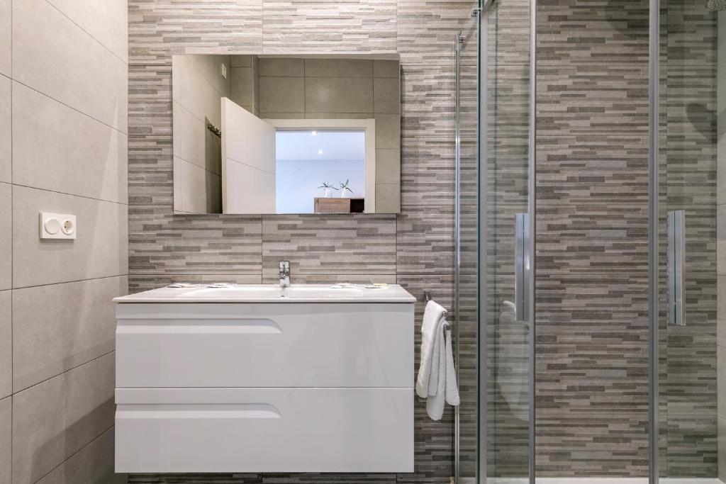 Koupelna v ubytování Zurriola Suites2 by Forever Rentals