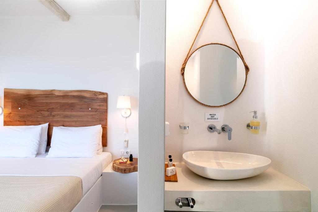 Paros Comfy Suitesにあるバスルーム