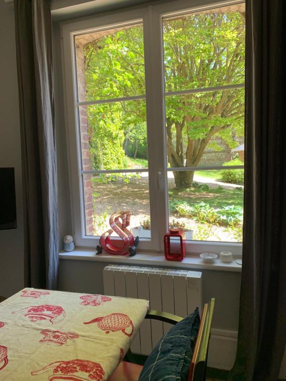 a window in a room with a table and a window at Suite&amp;Caux 1 in Cany-Barville
