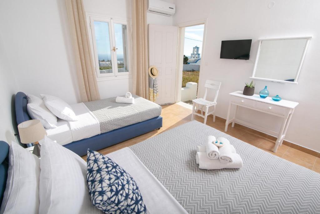 Postel nebo postele na pokoji v ubytování Caldera Sunset Villa