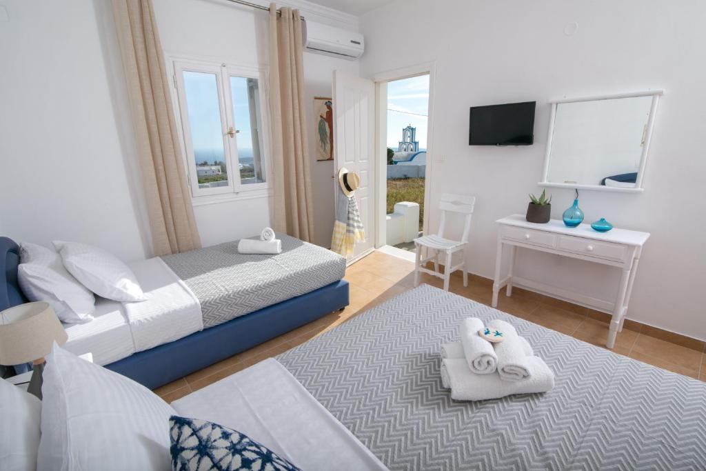 Postel nebo postele na pokoji v ubytování Caldera Sunset Villa