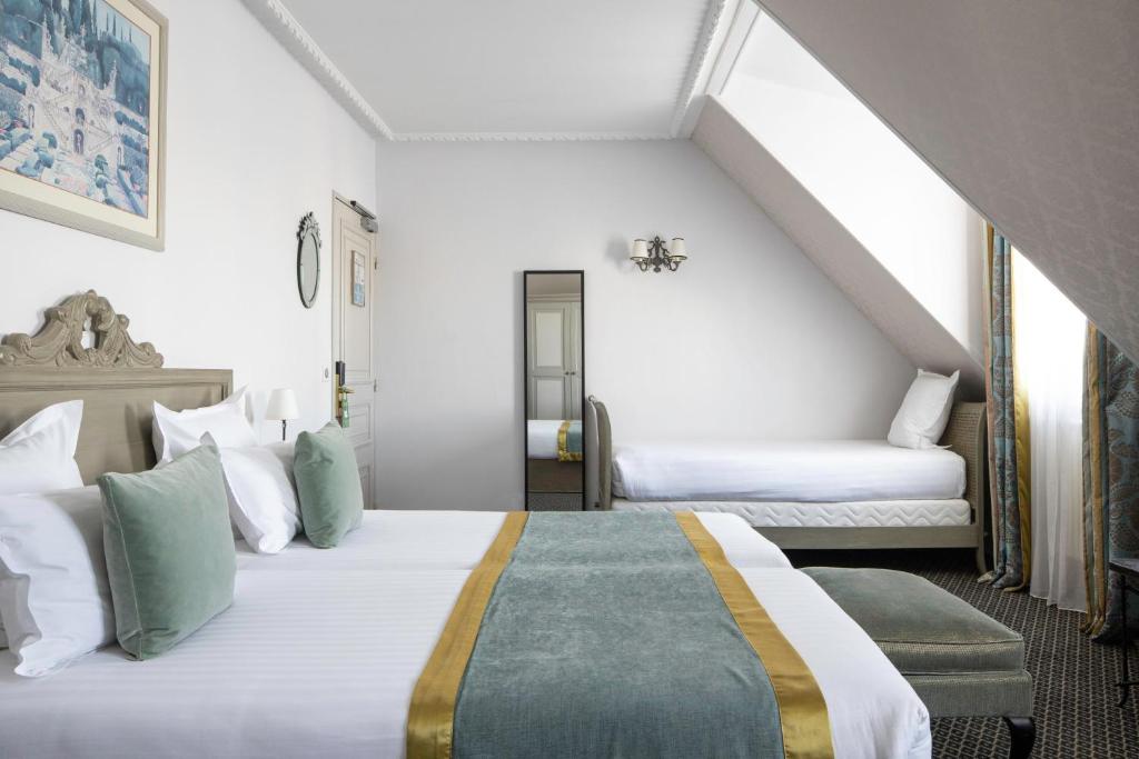 Bradford Elysées - Astotel - Triple Room