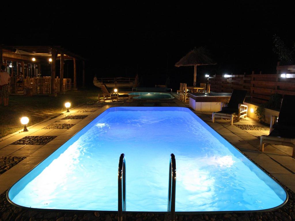 Bazén v ubytování Zdravkovac Country Club nebo v jeho okolí