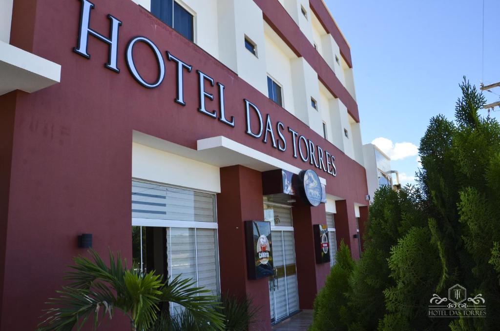 a hotel des towers sign on the side of a building at Hotel das Torres in Guanambi