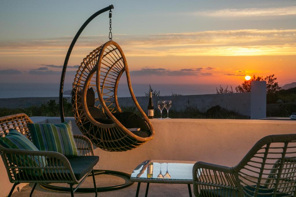 Gallery image of Caldera Sunset Villa in Megalokhori