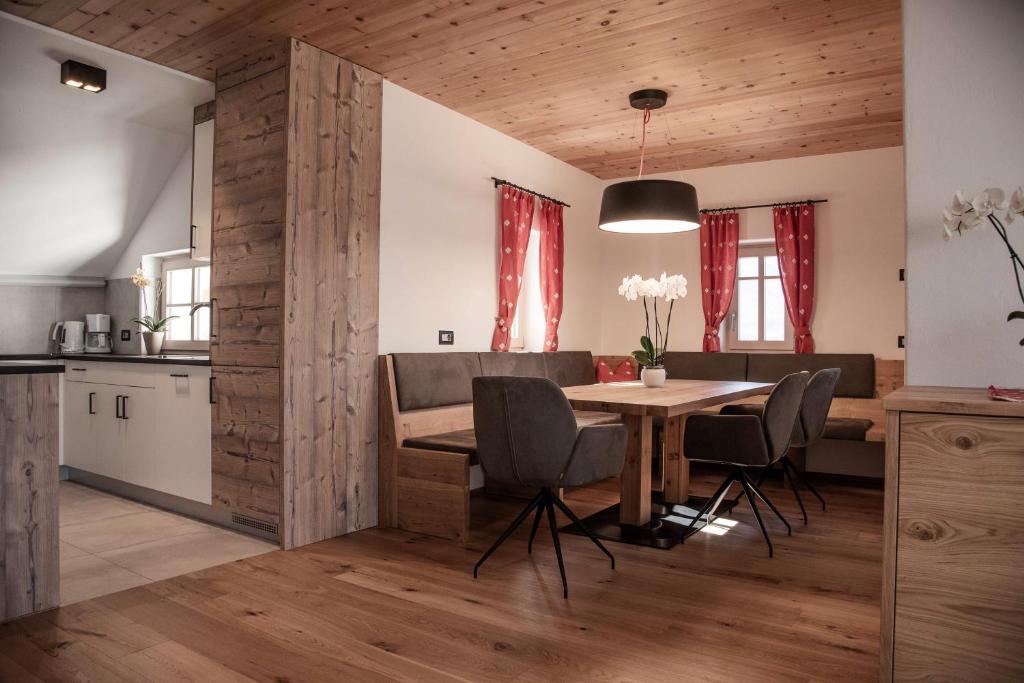 Kuchyňa alebo kuchynka v ubytovaní Penthouse Chalet Pichlerhof