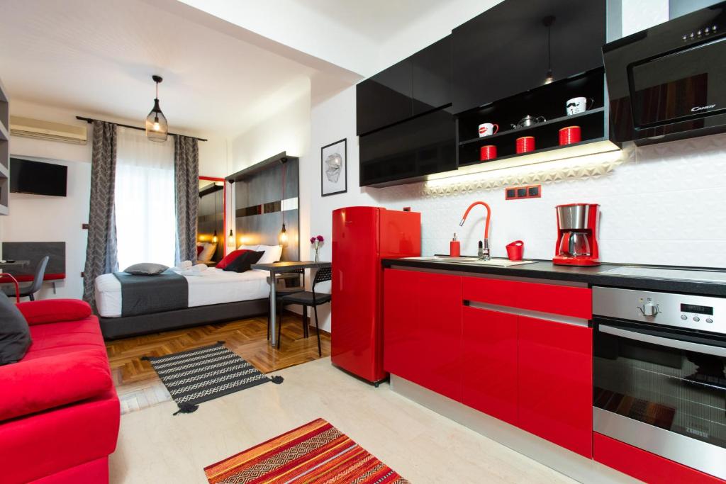 Downtown Luxury Boutique Suites : the red suite, Thessaloniki (updated ...