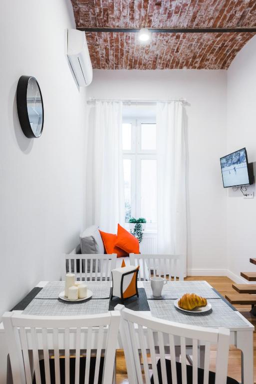 Old Time Apartments - Apartment